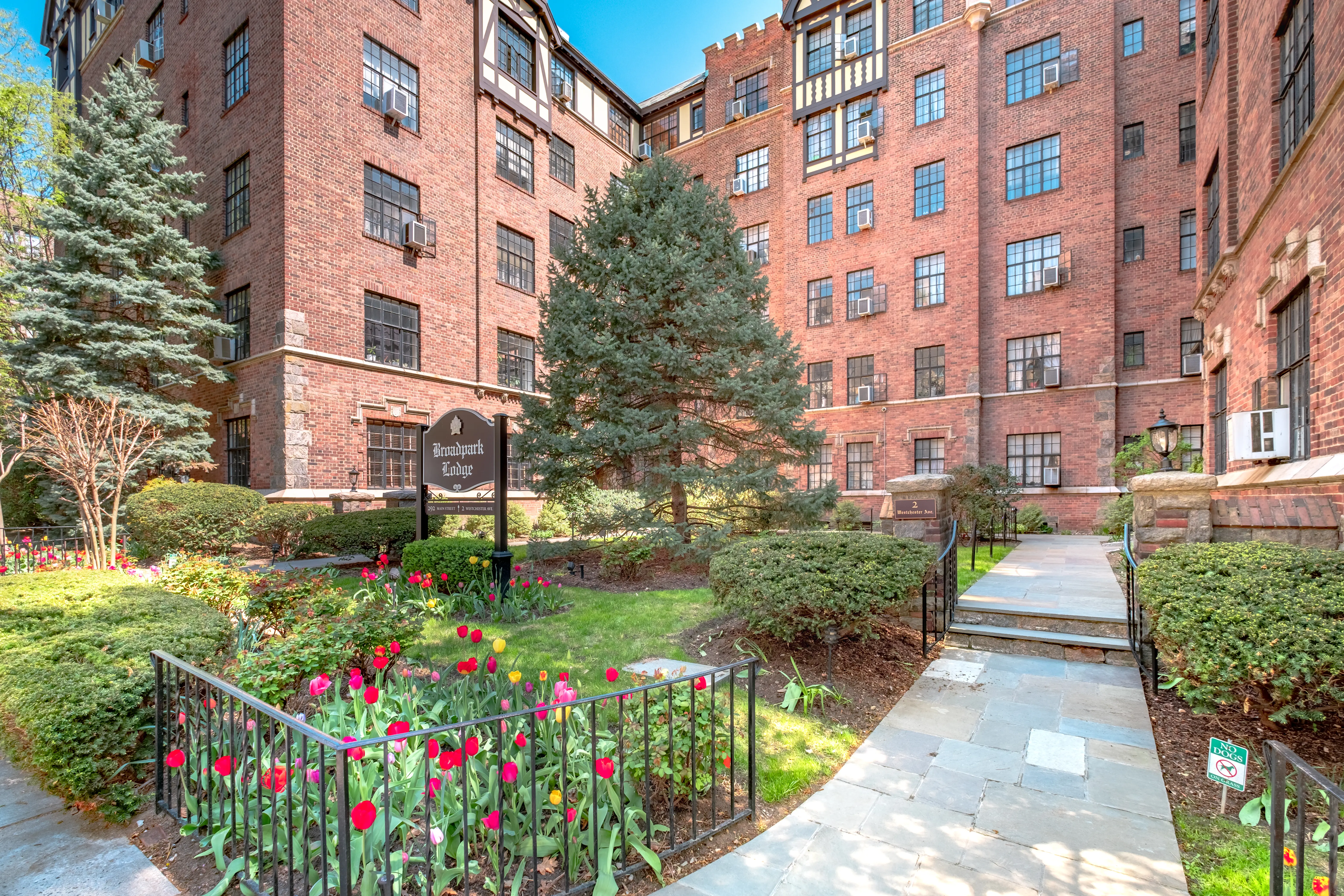 The Broadpark Lodge Courtyard on Main Street in White Plains
